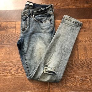 Ripped petite jeans